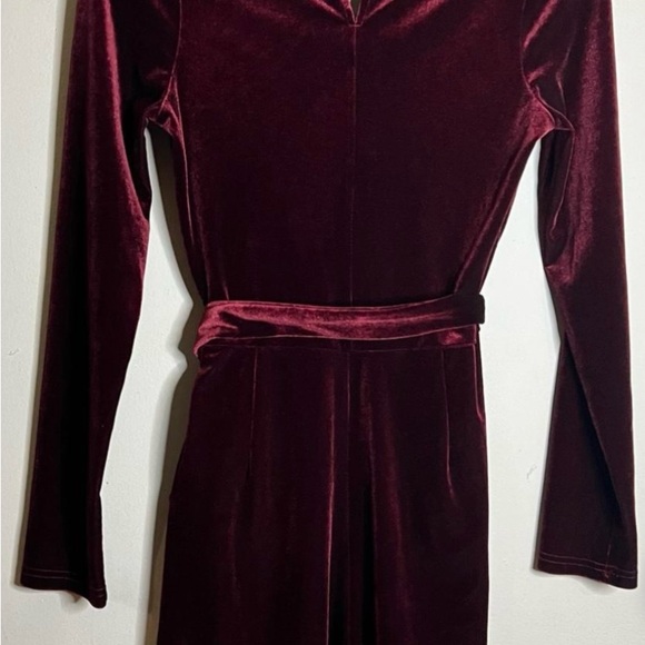 GBG Guess Maroon Velvet Holiday Romper Size small NEW - Picture 3 of 6